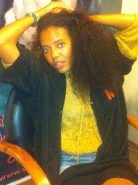 You'll have to look at some throwback photos to do so — so we did. 19 Celebrities Who Have Healthy Natural Hair And Don't ...