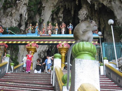 Want to try it real by yourself? Climbing the steps to Batu-Caves in Kuala Lumpur | Batu ...