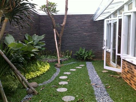 Mulai dari kemungkinan ular berbisa yang mengancam nyawa, hingga rasa jijik dan takut karena kedatangan tamu tak terduga. Tabur Garam itu Cuma Mitos, 6 Cara ini Baru Mempan Cegah Ular Masuk Rumah dan Halaman
