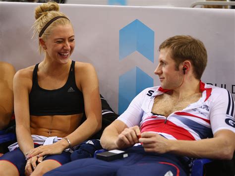 Tandis que sa future épouse (ils se marient le 25 septembre 2016) gagne la poursuite par équipes et l'omnium. Laura Trott and Jason Kenny announce engagement | The ...