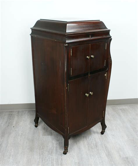 Ending thursday at 5:02pm pdt 3d 11h local pickup. ANTIQUE MAHOGANY VICTROLA PHONOGRAPH IN CABINET