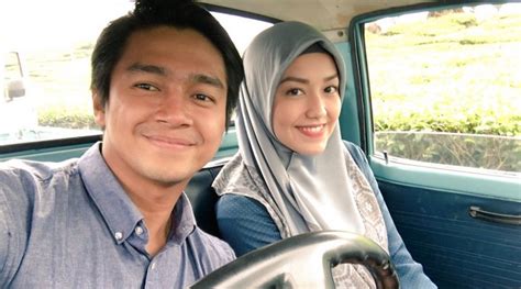 Saat itu, velove memerankan karakter nania hari selasa (20/6) deva mahenra mengunggah foto yang merupakan siluet dirinya dengan latar belakang langit oranye dan matahari saat mulai terbenam. Terciduk Jalan Bareng, Netter 'Restui' Deva Mahenra-Velove ...