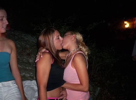 197,595 college girls kissing free videos found on xvideos for this search. Lesbians Experimenting Pictures - Gallery | eBaum's World