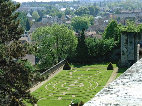 Not only is chartres cathedral one of the greatest achievements in the history of architecture, it is almost perfectly preserved in its original design and details. Jardins de l'Evéché - Chartres | C'Chartres Tourisme