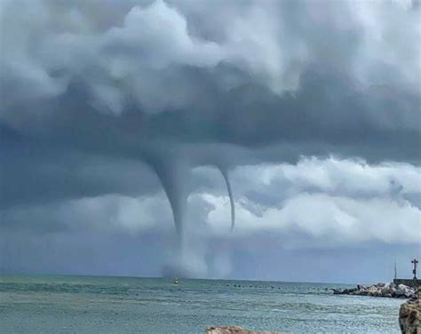 Perché si formi una tromba d'aria, con i suoi movimenti a vortice, sono necessari forti venti ascensionali nelle nubi temporalesche, che nascono quando . Trombe d'aria all'orizzonte, non si arresta il maltempo ...