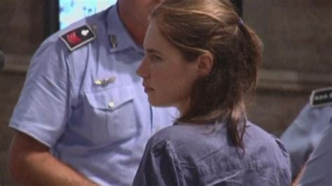 Amanda knox am flughafen in fiumicino bild: Neuer Sex-Mord-Prozess: Hat Amanda Knox uns alle belogen ...