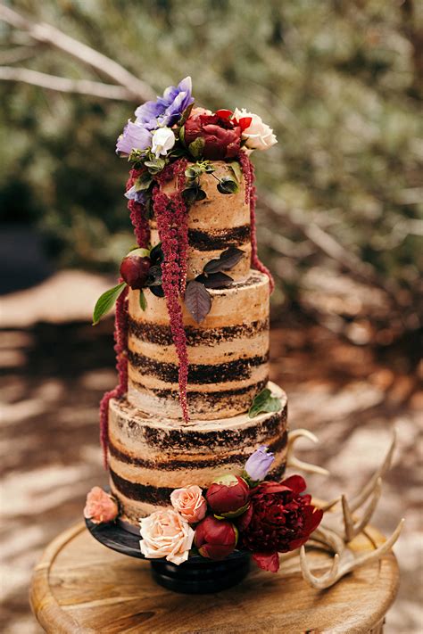 Decked in beautiful attire and all set for the big day with dreams and aspirations for a new future, guests send beautiful wedding messages for the bride. 26 Chocolate Wedding Cake Ideas That Will Blow Your Guests ...