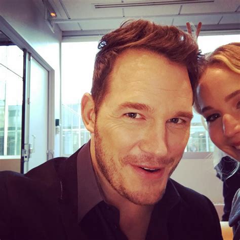 'what's your favorite part about me?' | the passengers actor gets a surprise question from. Chris Pratt Pranked Jennifer Lawrence With Some Selfies ...