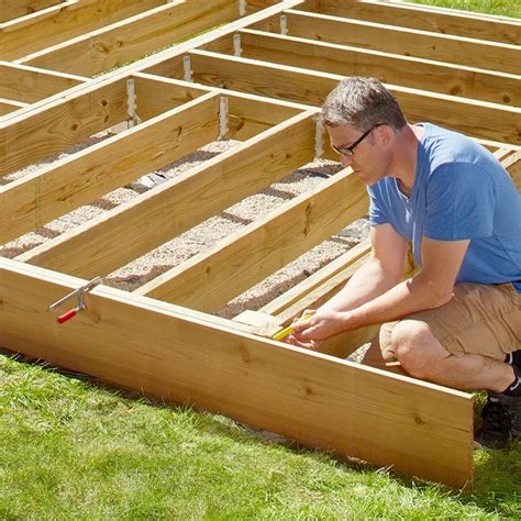 How to quickly install a simple deck witho. Wrap the perimeter of the deck with cedar (con imágenes ...