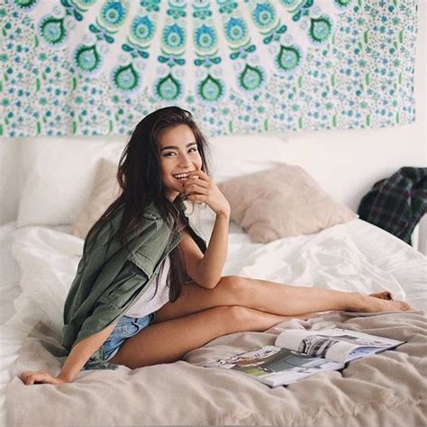 See more ideas about photography poses, model poses photography, photography posing guide. Pin by SILVESTRE on Ideas Lazy | Selfies poses, Bedroom ...
