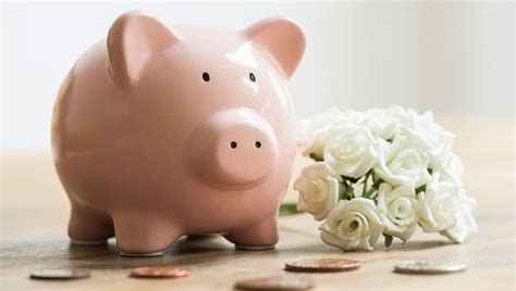 These documents are the most important part, and you from the specifics of hyphenated last names to handling a new last name in the workplace, remember the following important details if they apply to. ¿Cómo ahorrar en una boda? | Moi