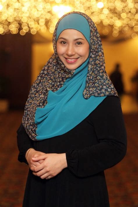 Sebelum ini irma pernah menjalinkan hubungan dengan pelawak terkenal, nabil ahmad selama tiga tahun sebelum putus di tengah jalan pada 2010. Irma Hasmie Dan Suami Bergilir-Gilir Jaga Anak | GOSIP ...