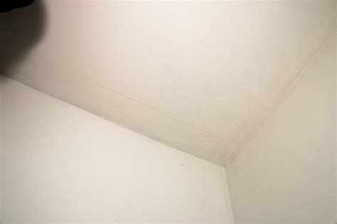 How to repair a cracked drywall ceiling. Repairing ceiling cracks | DIYnot Forums