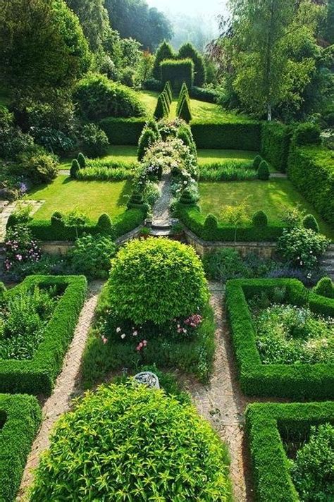 Den eigenen garten planen, anlegen und gestalten. English garden ideas - Munich | Englischer garten, Garten ...