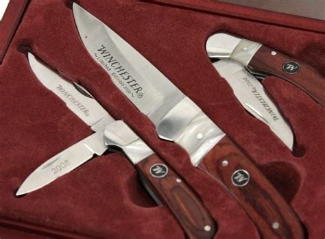 The set comes with three knives as shown in the pictures all 3 knives are used but still in very good condition. 2008 WINCHESTER KNIFE LOT COLT & HARD HAT LTD. ED. : Lot 1369