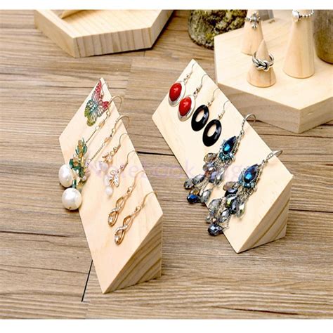 Our easy to use earring cards are a high quality way to display your earrings at a low cost. 15 Amazing DIY Jewelry Holder Ideas to Try | Diy jewelry ...