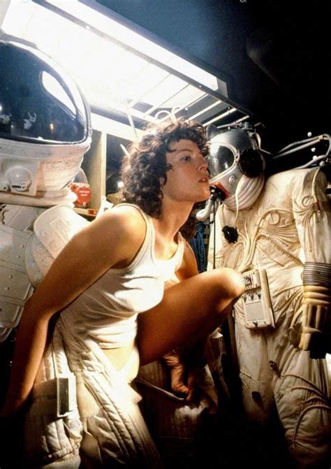 These books are all scary in their own way, but what they also have in common is absolutely the city of rosewater has grown up around an alien dome which appeared unexpectedly in nigeria. Pin by B 52 on Aliens | Sigourney weaver, Alien 1979 ...