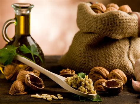 Benefits of walnut oil include improving skin health and hair health, relieving tension, boosting liver health, preventing infection, and there are quite a few valuable benefits of walnut oil such as it aids in weight loss efforts, improves the appearance of the skin, protects heart health, strengthens the hair. ವಾಲ್‍ನಟ್ ಎಣ್ಣೆ ಸ್ವಲ್ಪ ದುಬಾರಿಯಾದರೂ, ಲಾಭಗಳು ಅಪಾರ! | Health ...