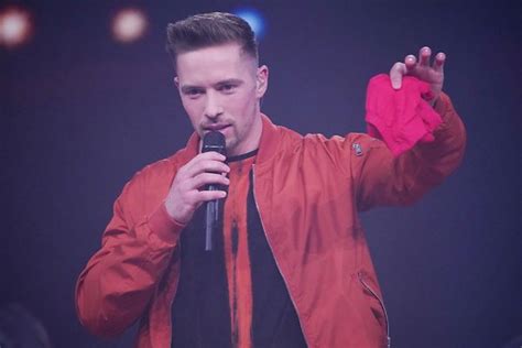 Ich feiere ihn, da er alles singen kann und dazu noch fussballer ist:) welcher kandidat als nächstes? DSDS-Sieger Ramon Roselly gewinnt 100.000 Euro | MOPO.de