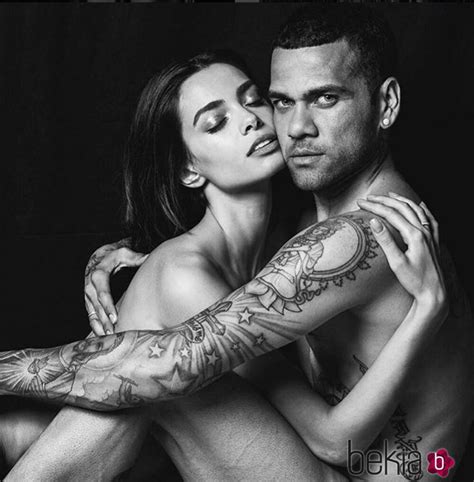 Joana fue descubierta cuando tenía tan solo 15 años por un estilista en un casting. Dani Alves y Joana Sanz posan desnudos para celebrar su ...