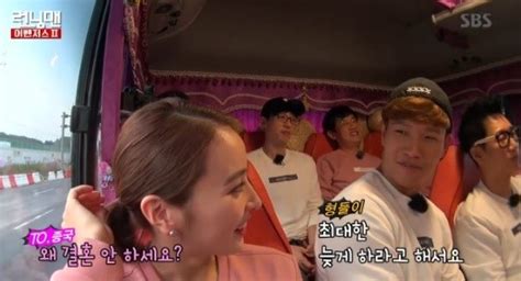 Healthy images of couples in the korean media. "Running Man" Cast Teases Kim Jong Kook When Han Hye Jin ...