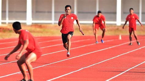 Gambar animasi orang main lari estafet / gambar orang jalan jalan kartun. Gambar Animasi Orang Main Lari Estafet ~ Gambar Orang Lari ...