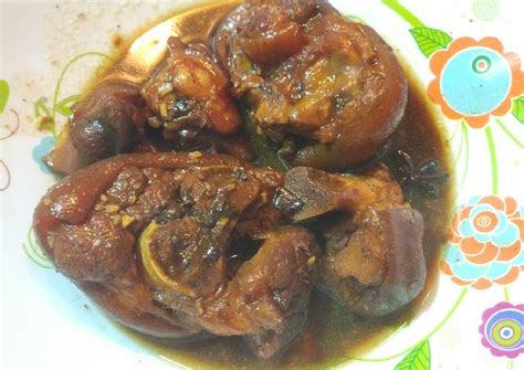 250 gr babi cincang 125 gr udang cincang 125 gr ikan cincang 250 gr sagu 1 sdt soda kue 2 butir telur 1 sdt garam 1 sdm kecap ikan 1 sdt merica bubuk 1 sdt kaldu ayam bubuk 2 sdm bawang goreng ulek 1 sdm bawang putih, cincang cara membuat: Resep Babi Tite Kecap oleh Kera Besar Omnivora - Cookpad