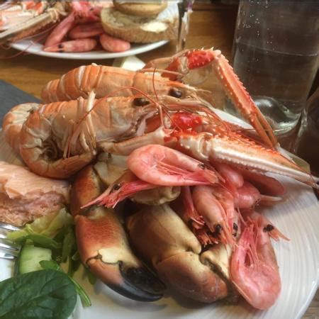 I hjärtat av göteborg vid packhuskajen ligger sveriges roligaste och mest personliga restaurangbåt, m/s trubaduren, endast fem minuters promenad från brunnsparken. Olika skaldjur, fantastiskt goda. - Bild från ...