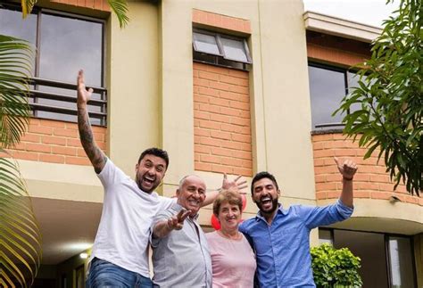 O partido do montañeros non tivo moita historia. Video Los Montañeros, la familia más querida, estrena ...