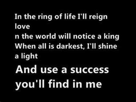 chorus i'm that star up in the sky i'm that mountain peak up high i have made it i'm the worlds greatest and i'm that little bit of hope when my backs against the ropes i can feel it mmm i'm the worlds greatest. R Kelly- the worlds greatest. - YouTube