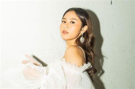 Ada 20 gudang lagu rumpang lirik terbaru, klik salah satu untuk download lagu mudah dan cepat. Lirik Lagu 'Mendarah' Milik Nadin Amizah Lengkap Dengan ...