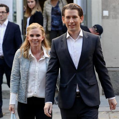 The new graduates also received their diploma certificates among their families and friends. Sebastian Kurz' Freundin Susanne Thier: Wird sie First ...