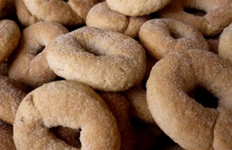 Tarallucci e vino, il mosto cotto abruzzese. TARALLUCCI AL VINO (Wine Ring Cookies) - Spaghetti Food