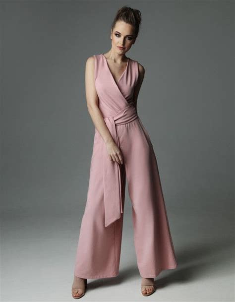 Hochwertige hochzeitskleider in großer auswahl an brautkleider brautjungfernkleider,blumenmädchenkleider und mehr modische hochzeitsmode. Festliche Jumpsuit Zur Hochzeit Als Gast - Hochzeits Idee