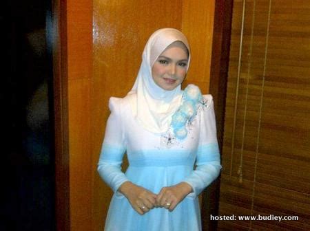 We did not find results for: Edisi Hangat! Lagi Gambar Ohsem Dato' Siti Nurhaliza ...