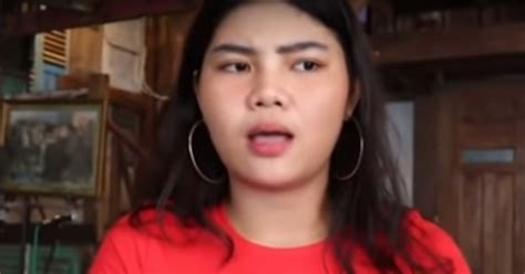 Meldi tak terima lantaran fotonya saat bersama ruben justru tak diunggah di instagram milik ruben. Rosa Meldianti Pasang Tarif Manggung Setara Syahrini ...