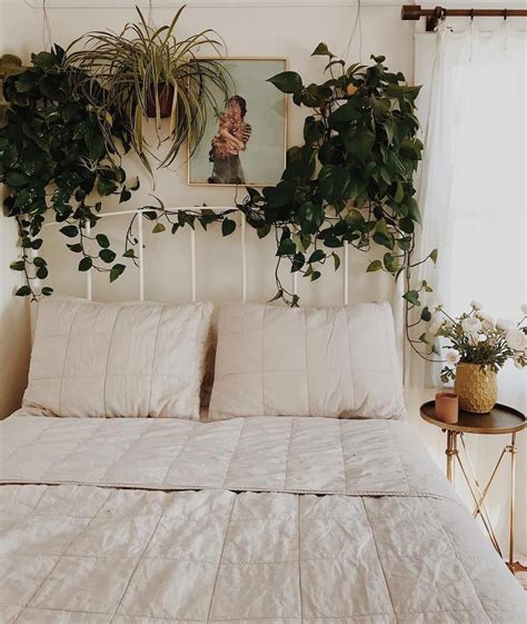Quilt | Cozy apartment decor, White metal bed frame