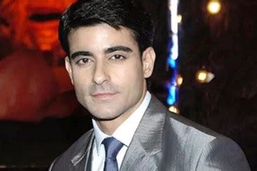 Ceritanya tentang saudara tiri saling kumpul dan tinggal dalam satu rumah sepeninggal ayahnya dari tiga ibu yang berasal dari batak, sunda dan jawa. Biodata Dan Foto Gautam Rode Pemeran Saraswatichandra ANTV ...