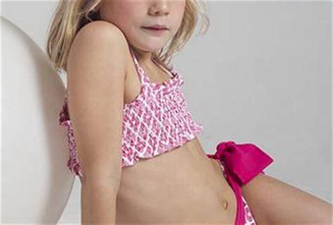 El culetín para niñas es una prenda imprescindible en la moda de baño infantil. Tucana Kids, bañadores para niños a medida - Paperblog