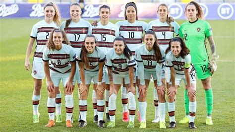 A seleção portuguesa feminina de futebol garantiu um inédito apuramento para a fase final de um campeonato da europa ao empatar na roménia a 1 golo. Seleção portuguesa de futebol feminino sobe ao 17.º lugar ...