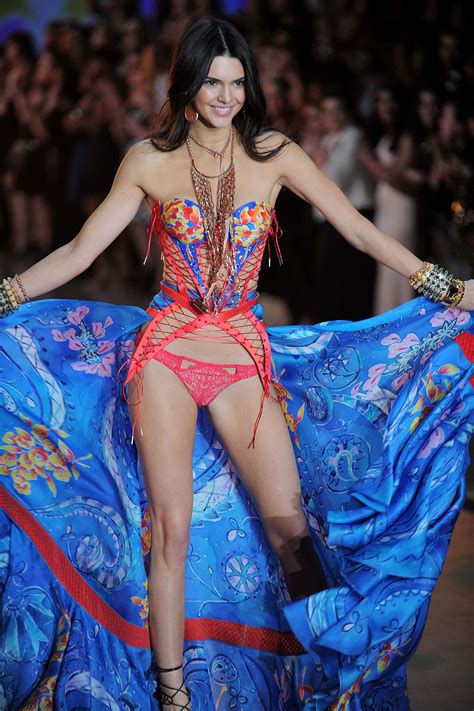 The trend for flaunting a camel toe swept in from japan. kendall-jenner-cameltoe-victorias-secret-fashion-show-12 ...