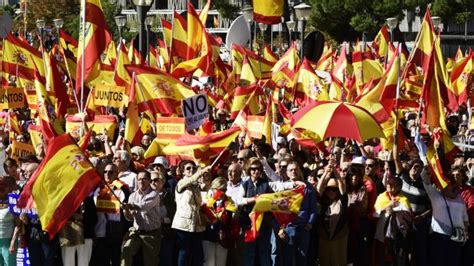 La unidad de españa ni se negocia, ni se discute, ni se dialoga. PP, C's y Vox fletan más de 130 autobuses desde toda ...