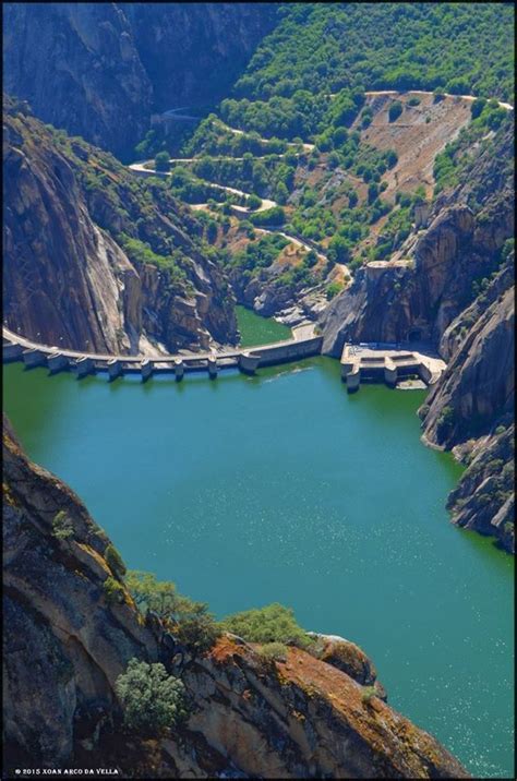 Es por lo que en el convenio de 11 de agosto de 1927 firmado entre españa y portugal para regular el aprovechamiento hidroeléctrico del tramo internacional del río duero, su artículo 11 así lo estipula: XOAN ARCO DA VELLA: PRESA DE ALDEADÁVILA - RÍO DUERO