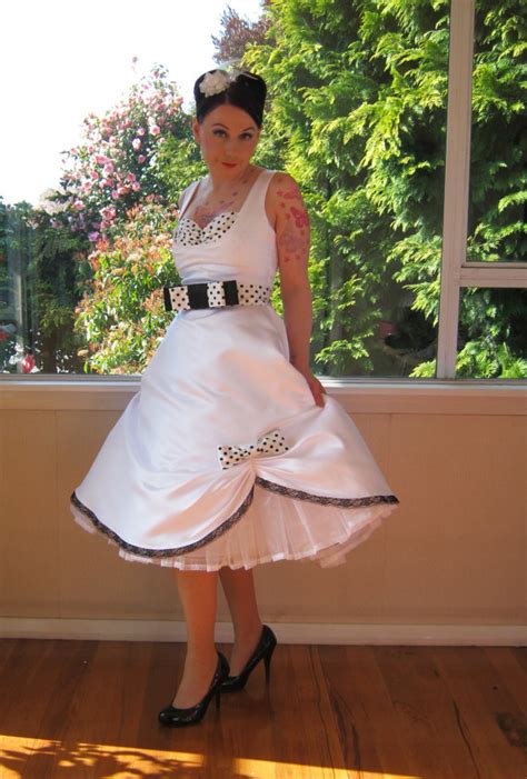 Dieses kleid besteht aus einem schönen. BRIDE CHIC: THE PIN UP WEDDING DRESS