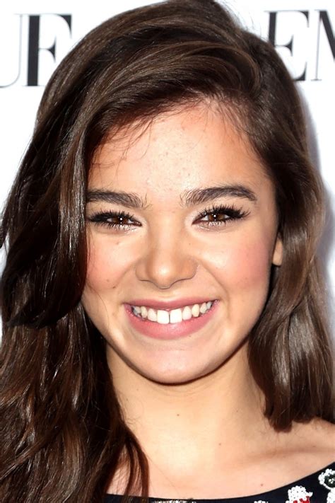 Hailee steinfeld at the 2015 american music awards in l.a. Hailee Steinfeld | NewDVDReleaseDates.com