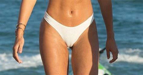 The contour in the fabric of a lower garment (e.g. What are your thoughts on the female camel toe? - GirlsAskGuys