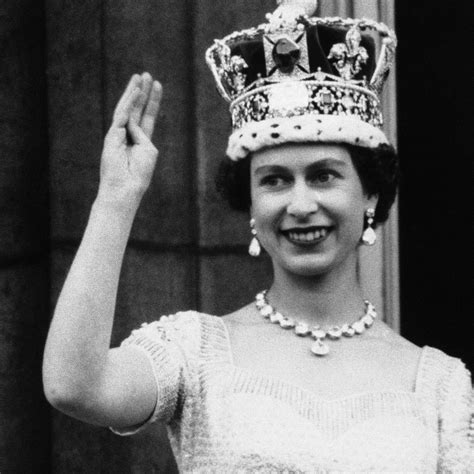 Princess elizabeth became the queen of england at the age of 25 after the death of her father with her coronation being the first to be televised in england. Queen Elizabeth / Princess Diana And Queen Elizabeth Ii The Tumultuous Relationship Between The ...