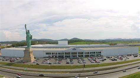 Réplica da estátua da liberdade é símbolo da loja de departamentos havanreprodução. Havan faz oferta por parte de terreno da Altona em Barra ...