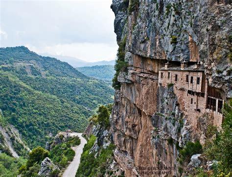 Το ελαφονήσι είναι ένα θαυμάσιο θέρετρο με καταγάλανα νερά και ροζ άμμο, μόλις 43 χιλιόμετρα από το καστέλι. LogiaKaiSiopes: BEAUTY OF GREECE - ΟΙ ΟΜΟΡΦΙΕΣ ΤΗΣ ΕΛΛΑΔΑΣ ΜΑΣ