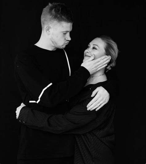 Kevin de bruyne's wife's name is michele lacroix, they got married in june 2017 and they have 2 boys; Mason Milian De Bruyne- Meet Son Of Kevin De Bruyne ...